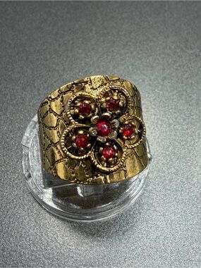 Vintage Uncas Floral Cocktail Ring with Red Stones #454r